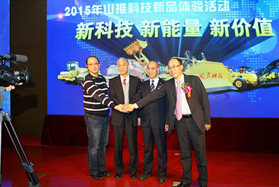 以“新科技、新能量、新價(jià)值”為主題的2015山推科技新品體驗(yàn)活動(dòng)在公司總部拉開(kāi)帷幕。